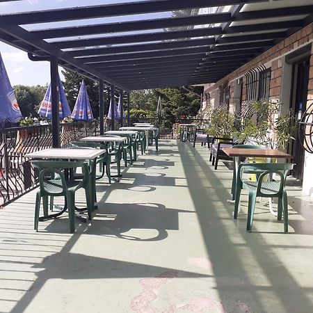 Hotel Restaurant La Chaumiere Du Lac Clairvaux-les-Lacs Exterior photo