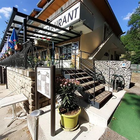Hotel Restaurant La Chaumiere Du Lac Clairvaux-les-Lacs Exterior photo