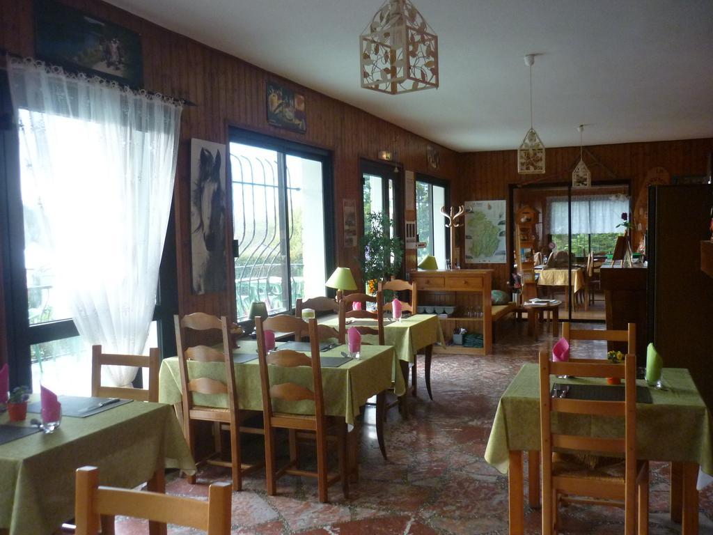 Hotel Restaurant La Chaumiere Du Lac Clairvaux-les-Lacs Exterior photo